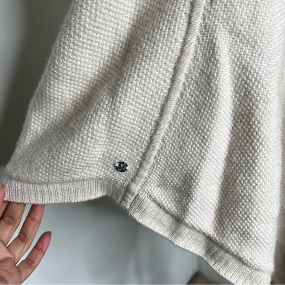 Lululemon On The Go Poncho O/S - Picture 6 of 12